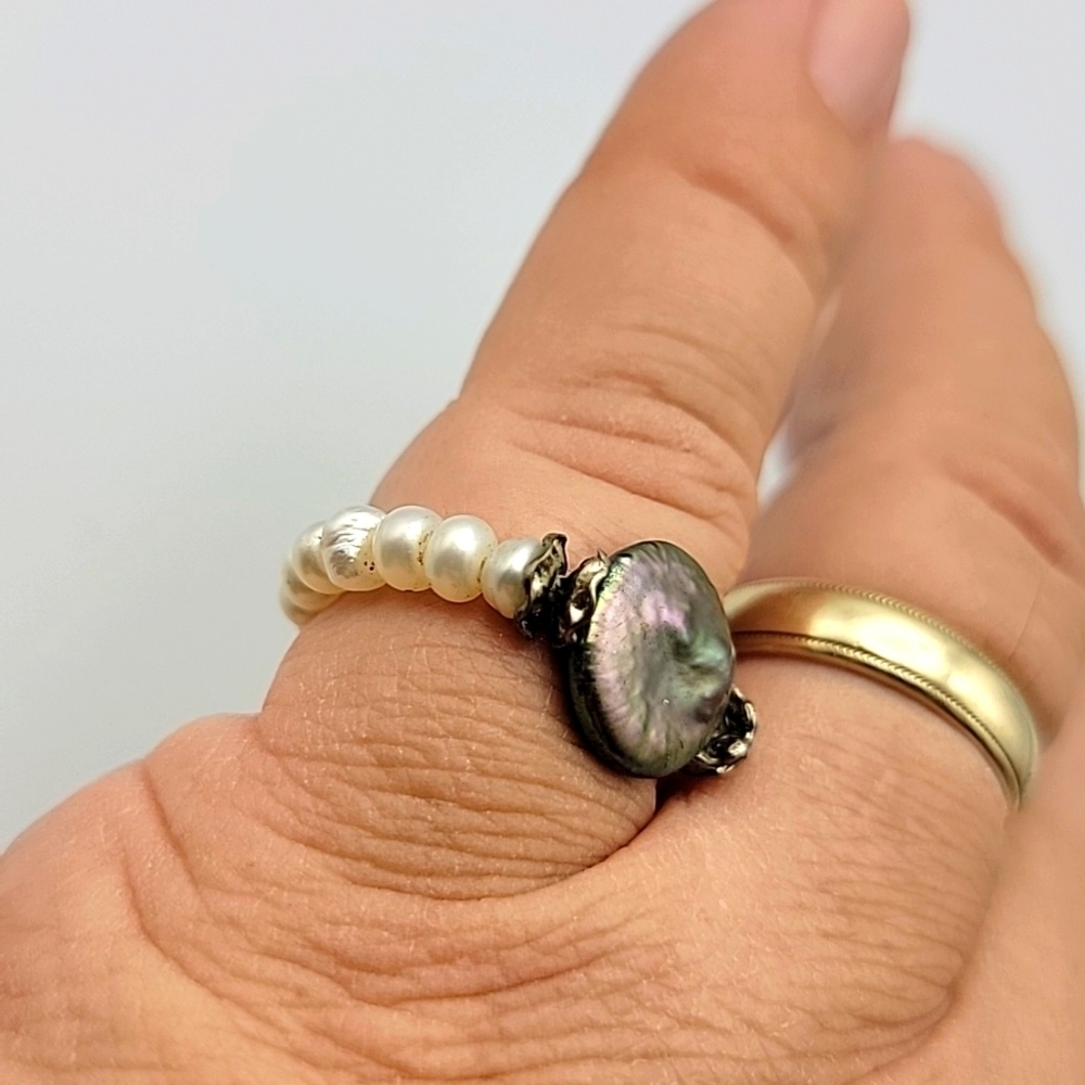 Elegant Coin Pearl Beaded Fresh Water Pearls Stretch Ring US Size 7.5 + Boho - Picture 8 of 9